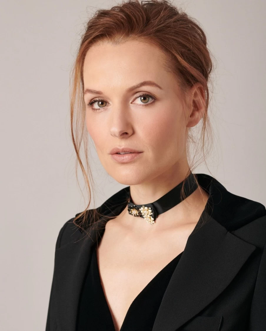 Anne Fontaine Igloo Choker Necklace - Elegant Winter-Inspired Fashion Accessory
